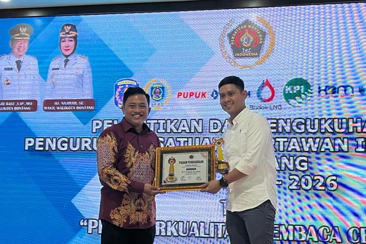 Peduli Kemajuan Olahraga, Pupuk Kaltim Raih Golden Siwo Award dari PWI Pusat