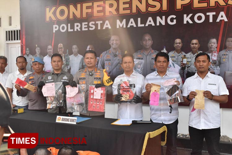 Polresta Malang Kota saat menggelar konferensi pers hasil Operasi Tumpas Semeru Narkoba 2023. (Foto: Rizky Kurniawan Pratama/TIMES Indonesia)