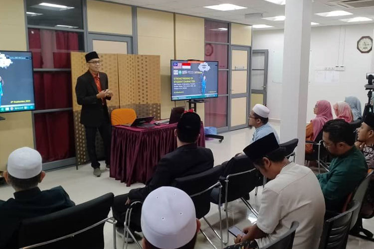 FAI Unisma Malang Lakukan Deseminasi Penguatan Karakter di Negeri Jiran Malaysia