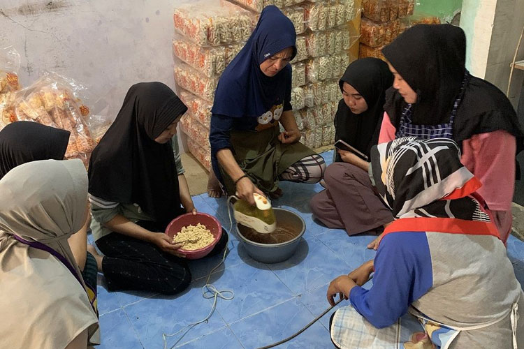 Tingkatkan Nilai Jual, Mahasiswa KSM-T Unisma Malang Kenalkan Inovasi Produk Olahan Tempe
