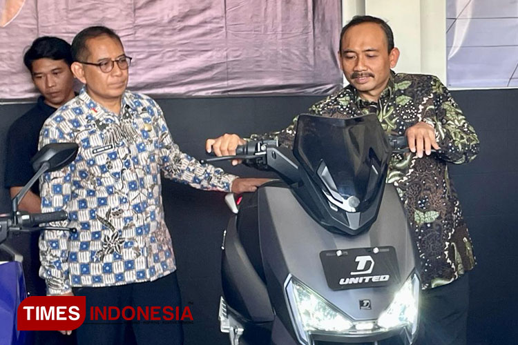 Bupati Ngawi Ony Anwar Harsono menyampaikan wacana penggantian kendaraan dinas konvensional lingkup Pemkab Ngawi akan diganti ke kendaraan listrik secara bertahap. (Foto: M.Miftakul/TIMES Indonesia)