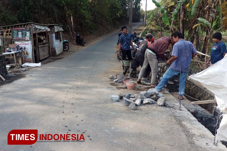 Desa-Kasri-Secara-Swadaya-2.jpg