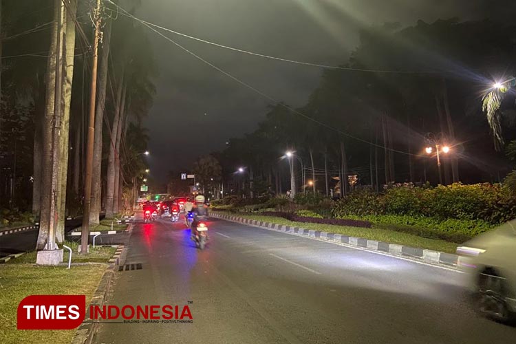 Suasana malam di kawasan Jalan Besar Idjen Kota Malang. (Foto: Rizky Kurniawan Pratama/TIMES Indonesia)