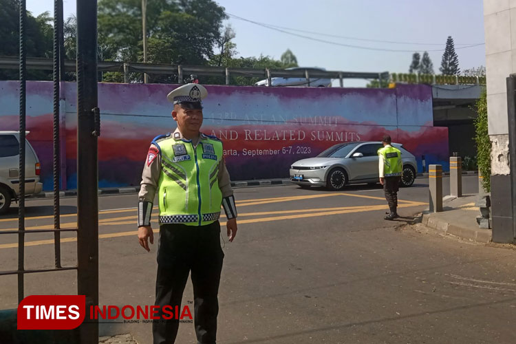 Kepolisian mengamankan kawasan KTT ke-43 ASEAN Jakarta. (FOTO: Moh Ramli/TIMES Indonesia)