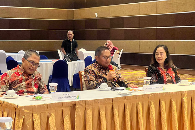 Wali Kota Gorontalo Marten Taha saat memberikan sambutan di rapat Koordinasi Monitoring dan Evaluasi Prgram. (Foto: Humas Pemkot Gorontalo for TIMES Indonesia)