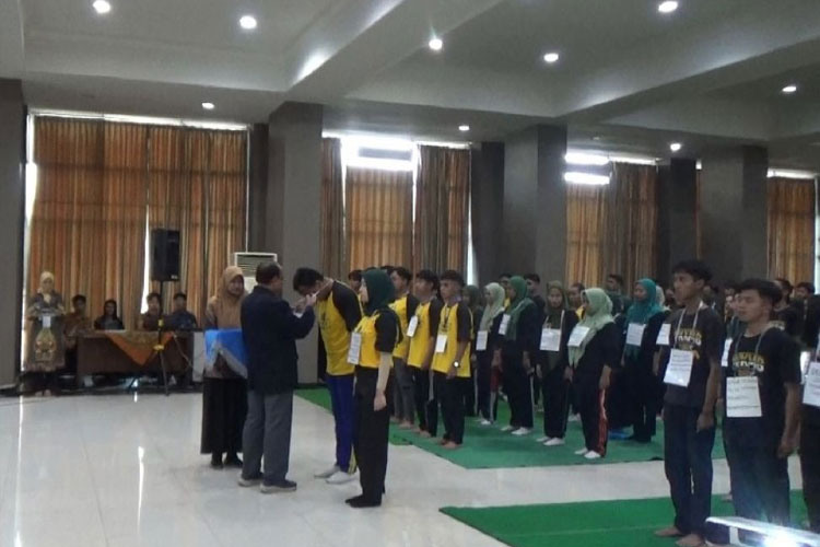 Penutupan PKKMB 2023 UWG Malang: Mahasiswa Baru Berikan "Ecofilantropi Kampus Inovasi"