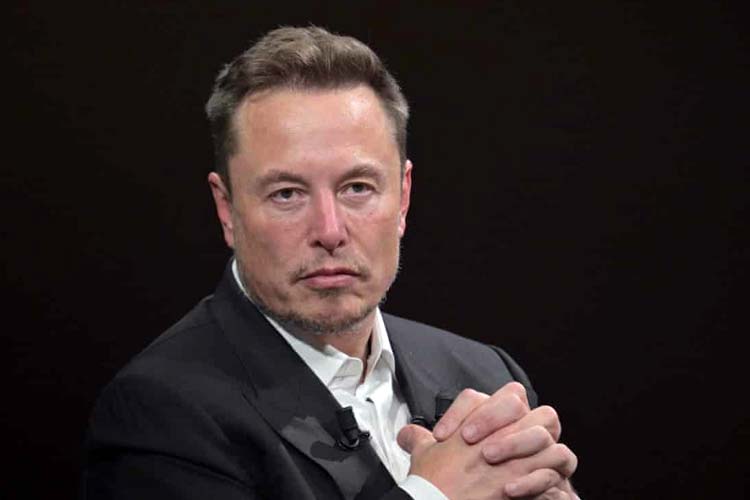 Elon Musk, owner X (dulu Twitter) dituduh ikut campur tangan dalam perang Rusia-Ukraina.(FOTO: The Guardian)