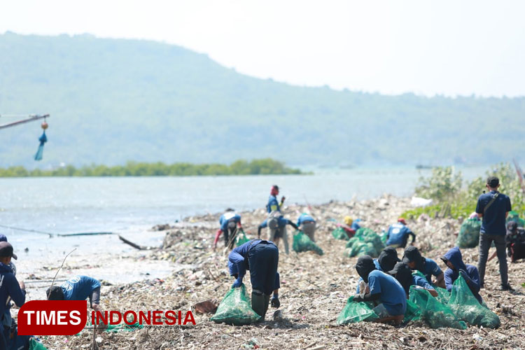 Big-Clean-Up-Muncar-Banyuwangi-b.jpg