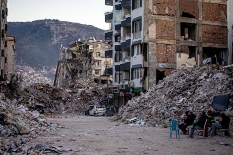 Puing-puing reruntuhan bangunan pasca gempa Maroko. (FOTO: PPI Maroko)