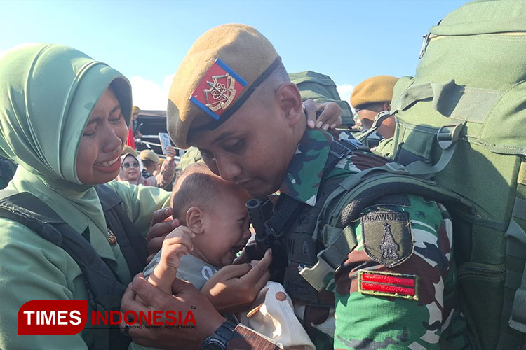 Perpisahan di Dermaga Madura, Air Mata di Belakang Seragam Loreng Prajurit YonArhanud 8 MBC