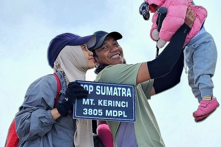Fakta di Balik Kisah Viral Balita Diajak Naik Gunung Kerinci