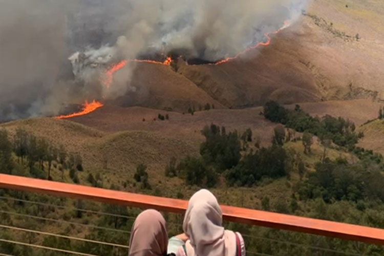 Pipa Air Bersih di Enam Desa Rusak Akibat Kebakaran Savana Gunung Bromo