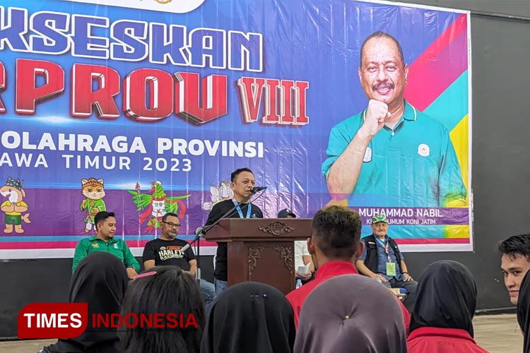 Ketua Umum Muaythai Jawa Timur, Baso Juherman pada saat memberikan sambutan dalam penutupan Cabor Muaythai Porprov Jatim 2023 di SMAN 2 Kota Mojokerto, Kamis (14/9/2023) (Foto: Theo/TIMES Indonesia)