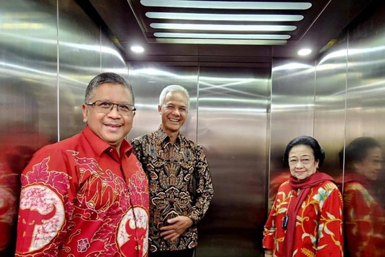Hasto Kristiyanto, Ganjar Pranowo, dan Megawati Soekarnoputri. (FOTO: Dok. PDI Perjuangan)