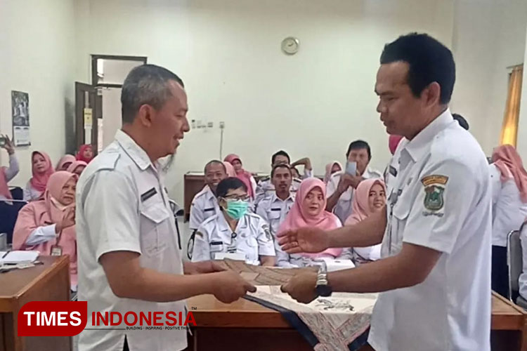 Penyerahan SK kenaikan pangkat 381 Pegawai Negeri Sipil (PNS) Kabupaten Banjarnegara Jawa Tengah.(Foto: Kominfo Banjarnegara)