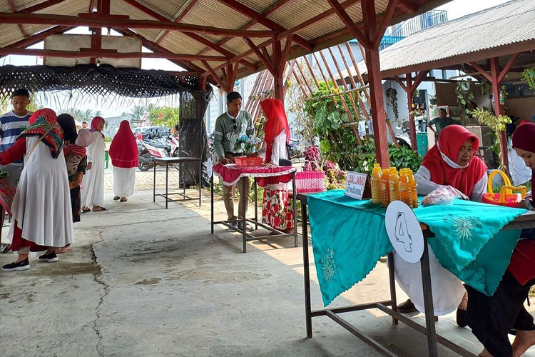 Situasi kegiatan “Pasar Papar” di Wisata Dewi Sri Desa Sidorejo. (FOTO: AJP TIMES Indonesia)