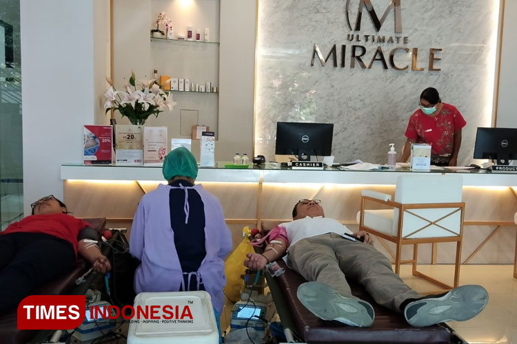 Miracle Ultimate Denpasar Gelar Donor Darah Menyambut Hari PMI