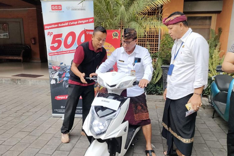 Kendaraan Listrik Jadi Solusi Atasi Pencemaran Lingkungan di Bali