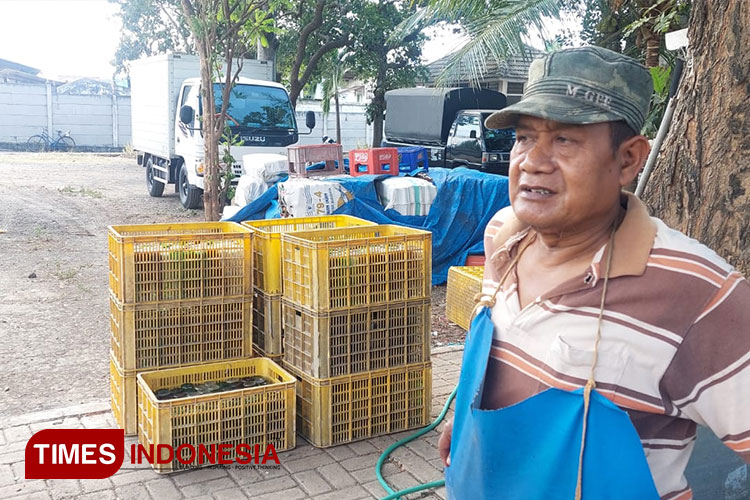 Susanto, salah satu mantan karyawan pabrik kecap manis cap orang jual sate. (Foto: Rizky Putra Dinasti/TIMES Indonesia)