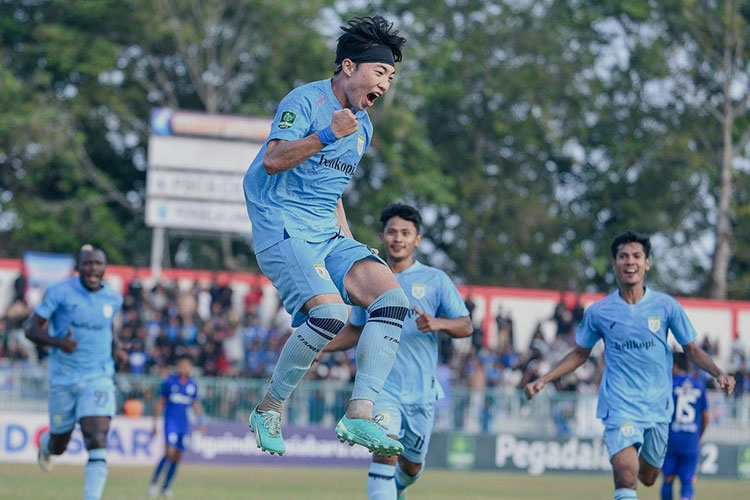Gelandang Persela Lamongan, Kim Do-hyun, merayakan golnya ke gawang PSCS Cilacap, Sabtu (16/9/2023). (FOTO: Persela for TIMES Indonesia)