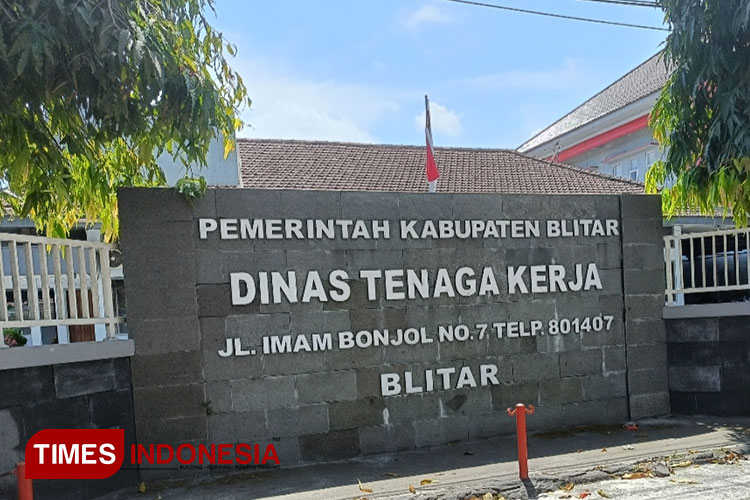 Kantor Disnaker Kabupaten Blitar (Foto: Nur Al Ana/TIMES Indonesia)