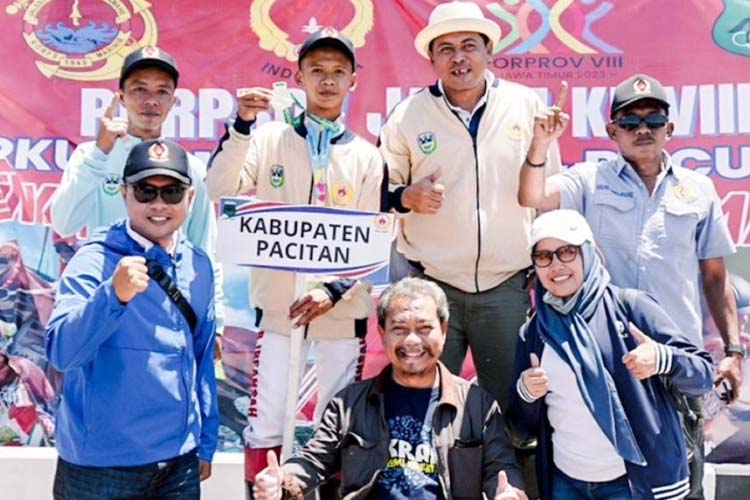 oto-bersama-atlet-usai-menerima-medali-di-Porprov-VIII-Jatim-a.jpg