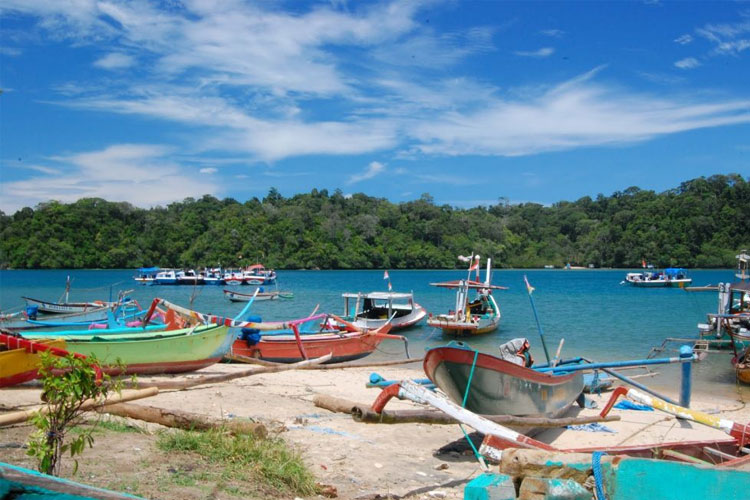 Pantai-Sendang-Biru.jpg