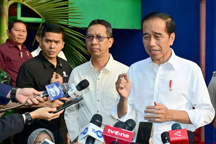 Jokowi Buka Suara Soal Isu Prabowo Subianto Mencekik Wamen di Istana