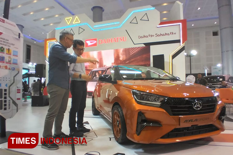 Daihatsu tampil membawa produk andalan dalam pameran otomotif GIIAS Surabaya 2023, Kamis (21/9/2023). (Foto: Lely Yuana/TIMES Indonesia)