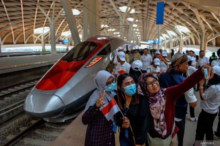 "Whoosh" Dipilih sebagai Nama Kereta Cepat Jakarta-Bandung