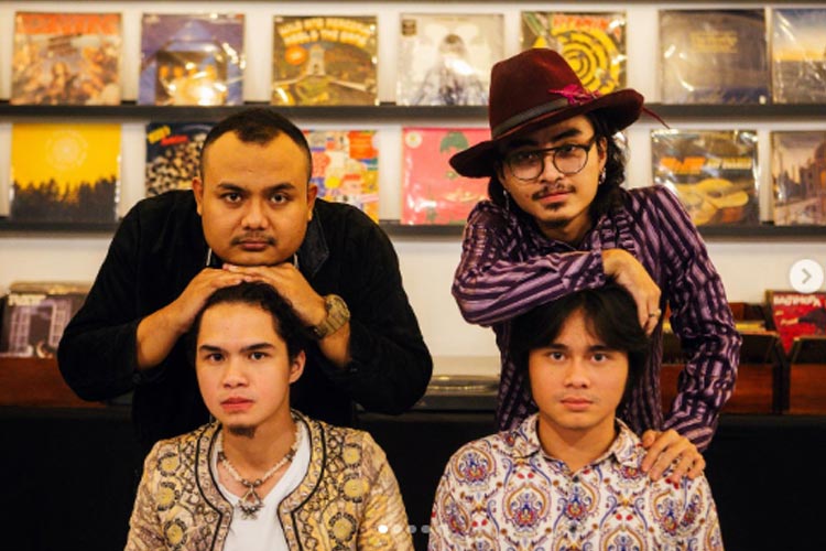 Bersama Qodir, Dul Jaelani Rilis Video Musik Penyihir