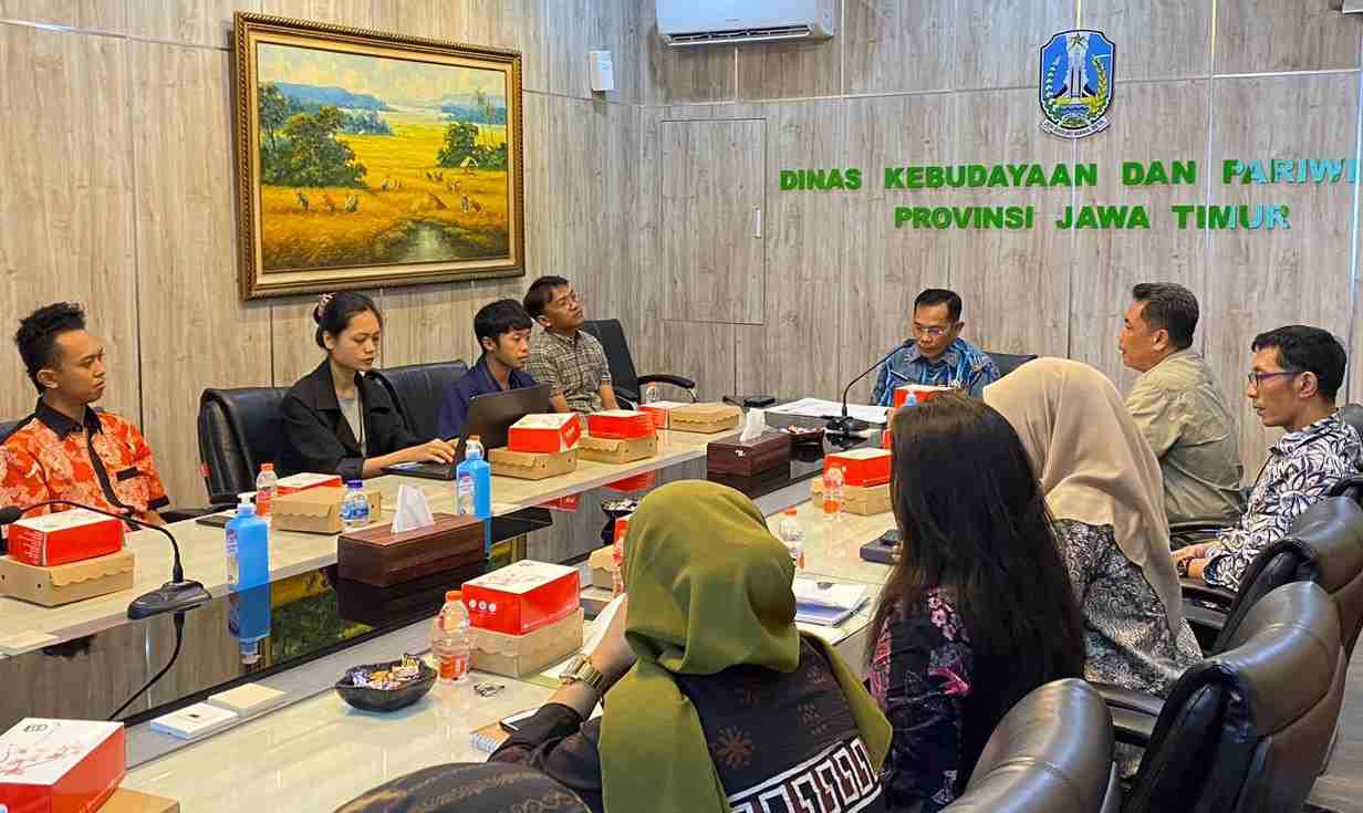 Para Taruna Budaya Jatim meeting bersama Kadisbudpar Jatim Hudiyono di Surabaya. (Foto: Disbudpar Jatim for TIMES Indonesia) 