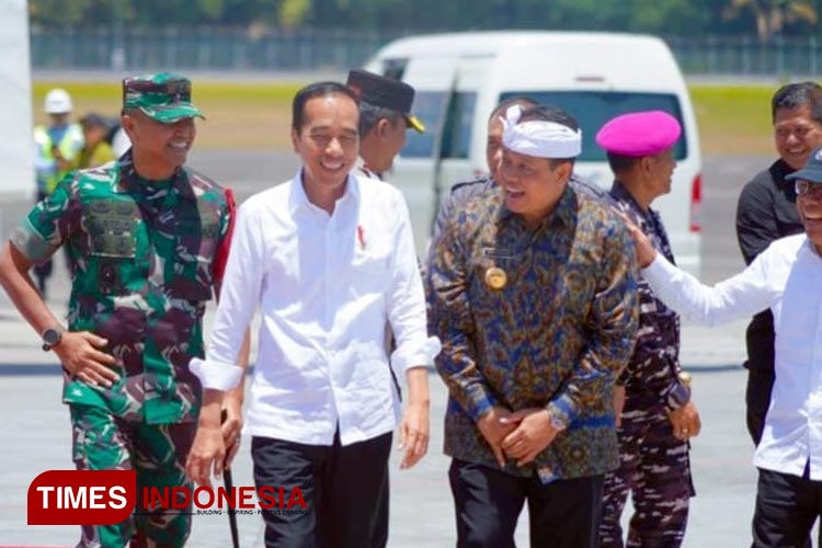 Kedatangan Presiden RI Jokowi disambut Pj Gubernur Bali Sang Made Mahendra bersama Kapolda Bali dan Pangdam IX/Udayana, Sabtu (23/9/2023). (FOTO: Pendam IX Udayana for TIMES Indonesia)