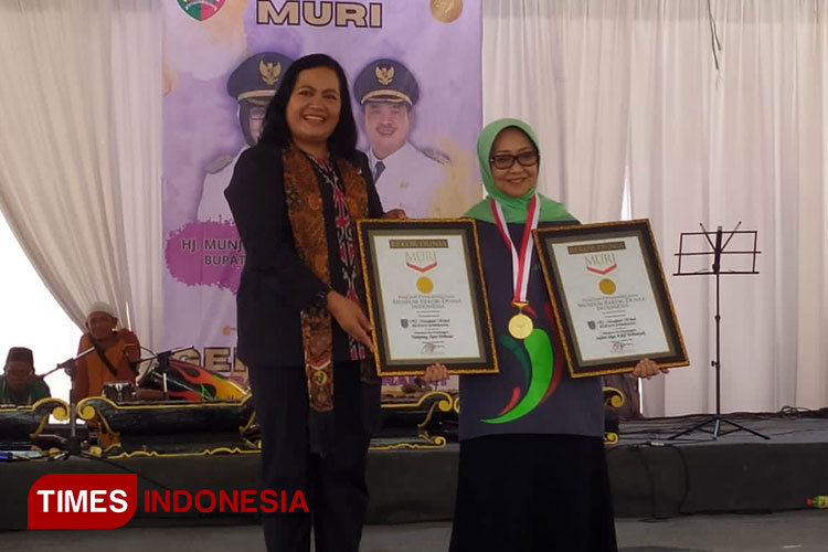 rekor-muri-jombang.jpg