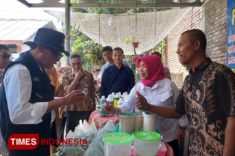 Kepala BPPSDMP Kementan Dedi Nursyamsi melakukan kunjungan ke P4S Tani Makmur, Pasuruan. (Foto: BBPP Ketindan)