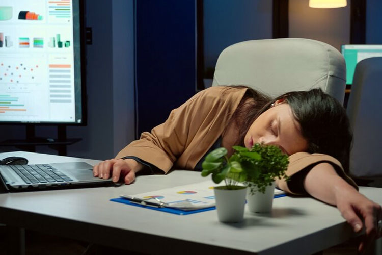 Bahaya Sleep Deprivation: Dampak dan Cara Mengatasi Kekurangan Tidur