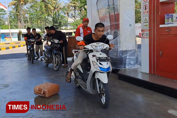Simulasi-kondisi-darurat-yang-digelar-pihak-Terminal-Integrated-Pertamina-a.jpg