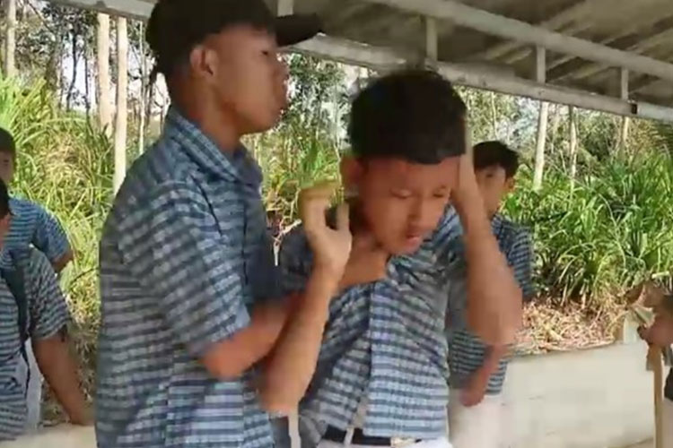 Video aksi perundungan terhadap siswa SMP di Cimanggu viral. (FOTO: Tarikan layar video media sosial for TIMES Indonesia)