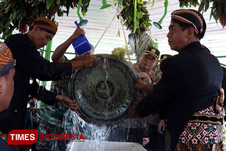 Siraman Gong Kiai Pradah Blitar: Ritual Sakral yang Menggerakkan Roda Ekonomi Lokal dan Menarik Perhatian Wisatawan
