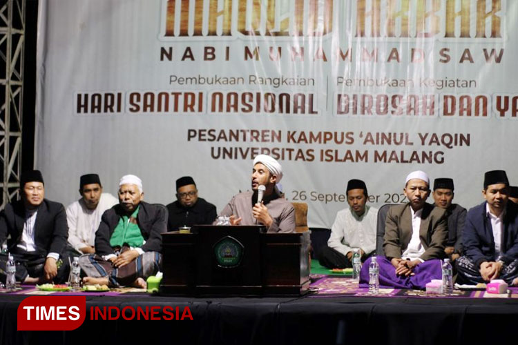Mauidloh hasanah Al-Habib Ahmad Jamal bin Thoha Ba’aqil dalam acara memperingati Maulid Nabi Muhammad SAW. (FOTO: AJP TIMES Indonesia)