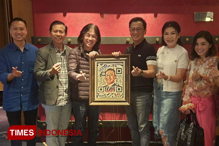 Kagumi Figur Hermanto Tanoko, Kawoong Innovation Hadiahkan Lukisan QR Art