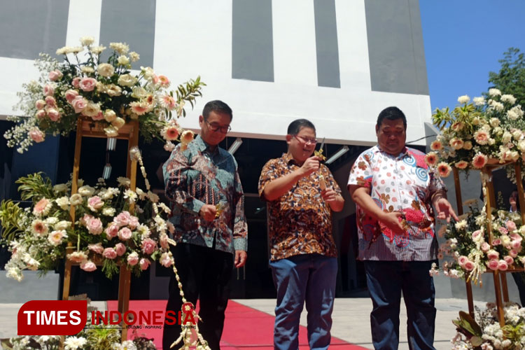 (ki-ka) Director & Chief Technology Officer PT Link Net Tbk Edward Sanusi, President Director & CEO PT Link Net Tbk Marlo Budiman, Head of Business Unit PT Link Net Tbk Didi Harijanto, Minggu (1/10/2023).(Foto : Lely/TIMES Indonesia)