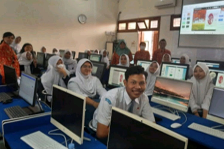 PKM Prodi Bahasa Jepang Unesa Ajarkan Menyusun E-book Secara Profesional