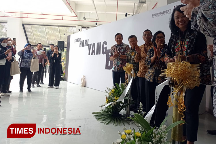 Dirjen Cipta Karya Diana Kusumastuti membuka pameran Suatu Hari yang Baik 2045 di Indonesia Arena, Kawasan GBK Jakarta. (FOTO: Fahmi/TIMES Indonesia) 