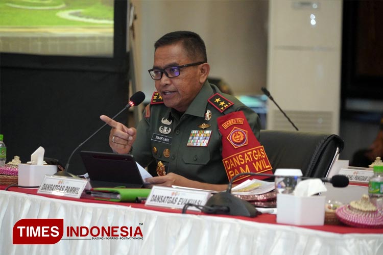 Pangdam IX Udayana saat memberikan arahan di TFG jelang pelaksanaan KTT AIS. (FOTO: Pendam IX Udayana for TIMES Indonesia)