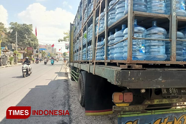 Pemkot Denpasar melalui Kelurahan Paguyangan saat turun ke jalan melakukan penertiban parkir liar. (FOTO: Humas Pemkot Denpasar for TIMES Indonesia) 