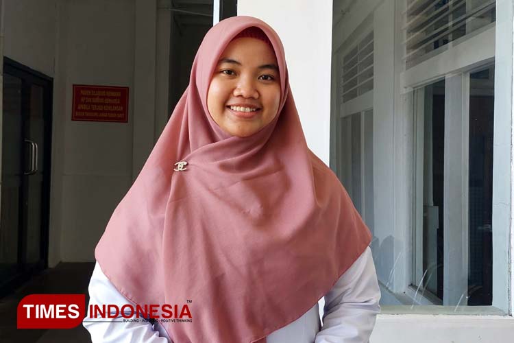 Ahli gizi muda sekaligus Nutrisionis di RSUD Blambangan, Rizka Ayu Lestari, S.Gz,. (FOTO : Anggara Cahya /TIMES Indonesia)
