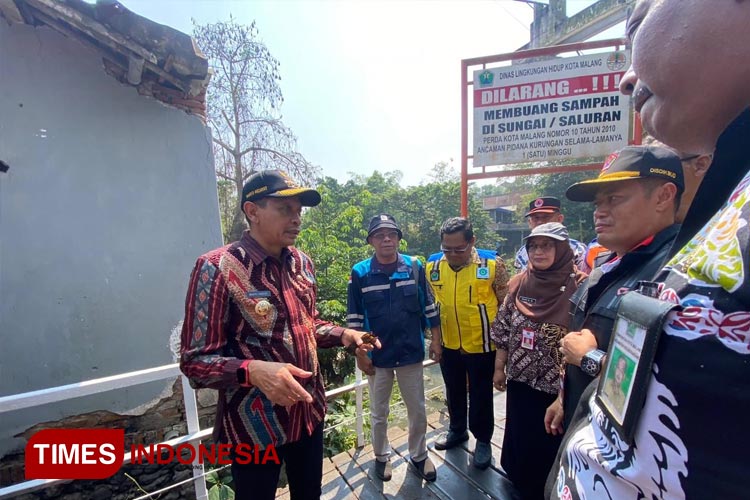 Pj Wali Kota Malang Minta Pengerjaan Jembatan Gantung Mergosono