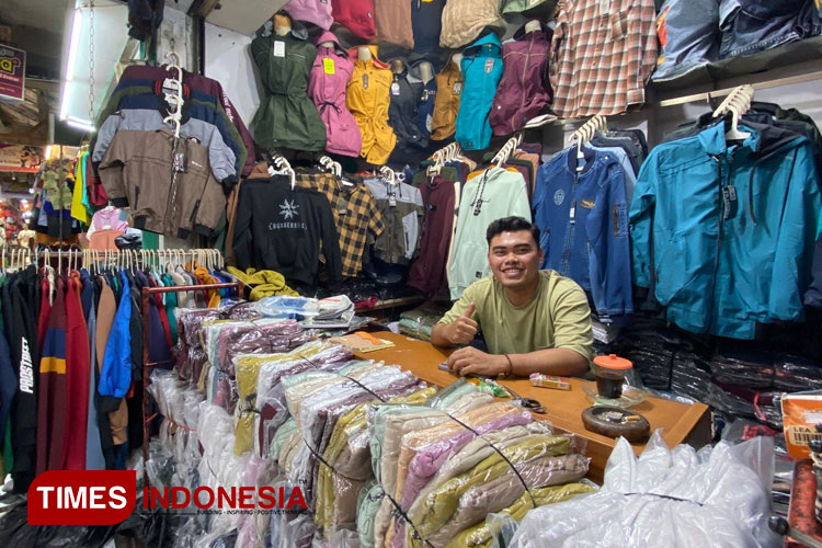 Suasana-toko-pakaian-offline-B.jpg