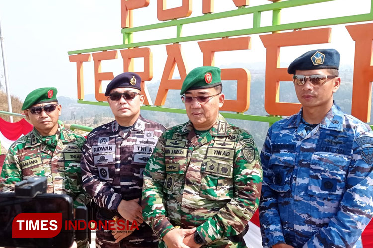 Upacara-peringatan-HUT-ke-78-TNI-b.jpg